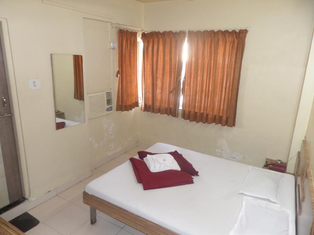 Hotel Sai Ratna Nashik Habitación foto