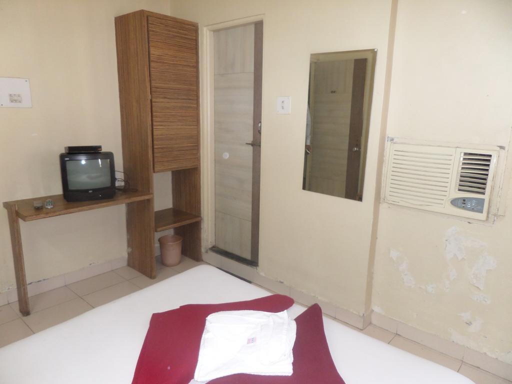 Hotel Sai Ratna Nashik Habitación foto